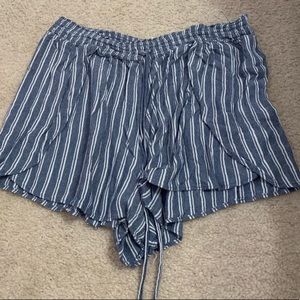 American eagle flowy shorts